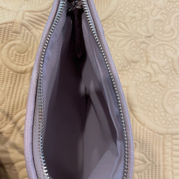 Nude colour, woven pattern, zippered clutch with wristlet. - Picture 3 of 4